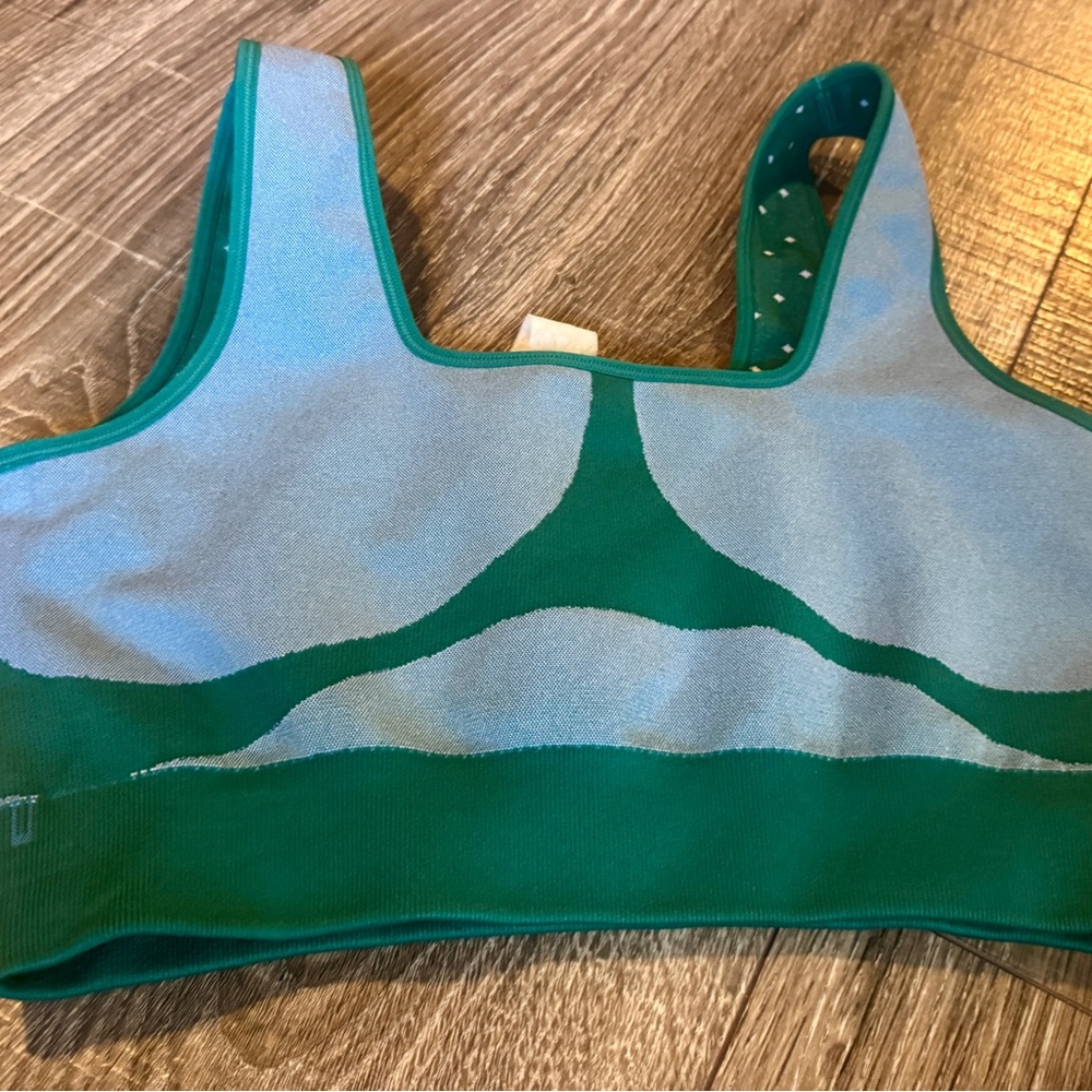 Fabletics Green and White Activewear Set - Picture 7 of 12